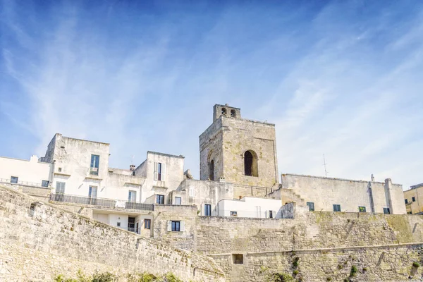 Middeleeuws kasteel en muren in Otranto, Italië — Stockfoto