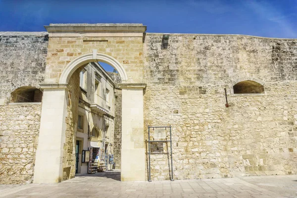 Otranto, İtalya Ortaçağ Kalesi giriş — Stok fotoğraf
