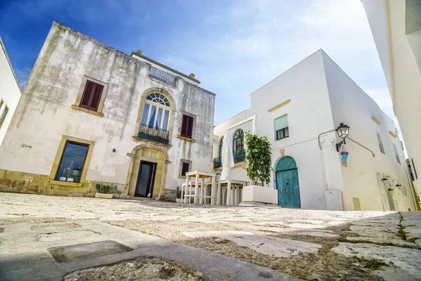 Piękny plac śródziemnomorskiej w Otranto, Włochy — Zdjęcie stockowe