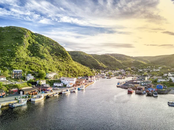 Charming Petty Harbour with green hills and wooden architecture, — Stock Photo, Image