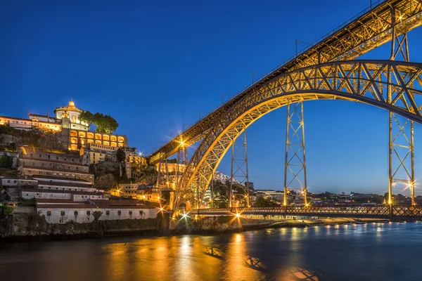 Puente de acero de Gustave Eiffel que conecta Oporto y Gaia, Portug —  Fotos de Stock