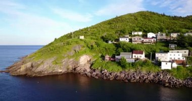 Güzel küçük liman Yarımadası sırasında yaz günbatımı, Newfoundland, Canada