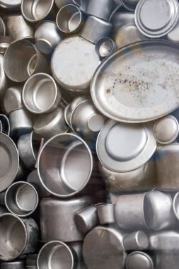 Tencere ve Schindler'in fabrika Düriye içinde üretilen bardaklar emaylanmış