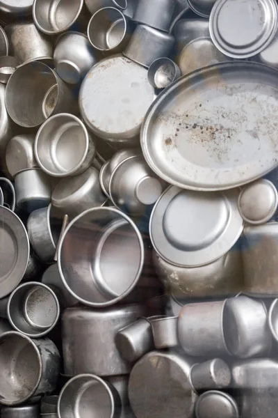 Tencere ve Schindler'in fabrika Düriye içinde üretilen bardaklar emaylanmış