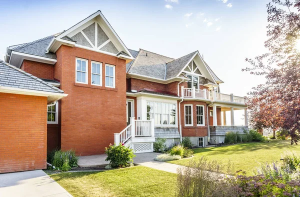 Casa de ladrillo de lujo, Canadá — Foto de Stock