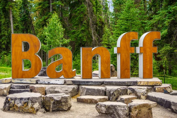 Banff sinal de boas-vindas turista, Alberta, Canadá — Fotografia de Stock