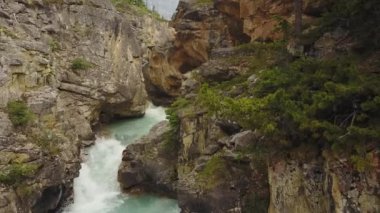 Nehir yay Gölü, Banff National Park, Alberta, Kanada için akan Kanyon