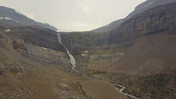 Majestic łuk lodowiec Falls w Parku Narodowym Banff, Kanada — Wideo stockowe