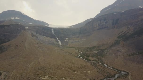 Majestic íj gleccser Falls, Banff National Park, Amerikai Egyesült Államok — Stock videók