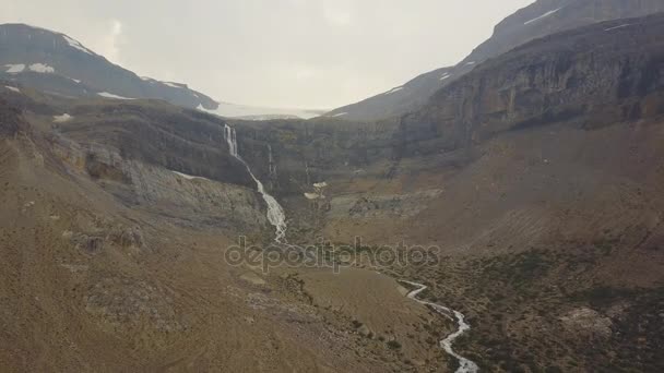 Majestic íj gleccser Falls, Banff National Park, Amerikai Egyesült Államok — Stock videók