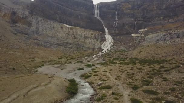 マジェスティック ボウ氷河滝、バンフ国立公園、カナダ — ストック動画