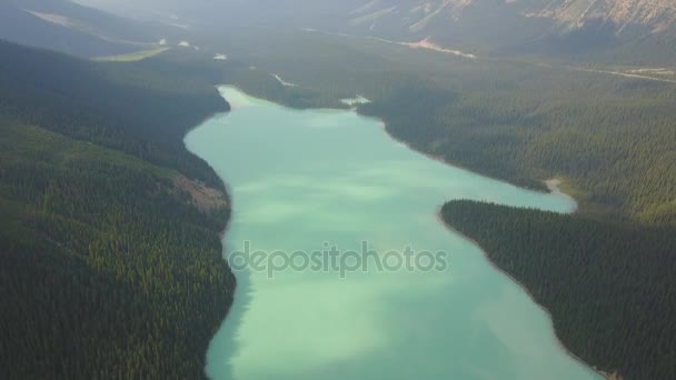 Luchtfoto van Peytomeer, Nationaal Park Banff, Canada — Stockvideo