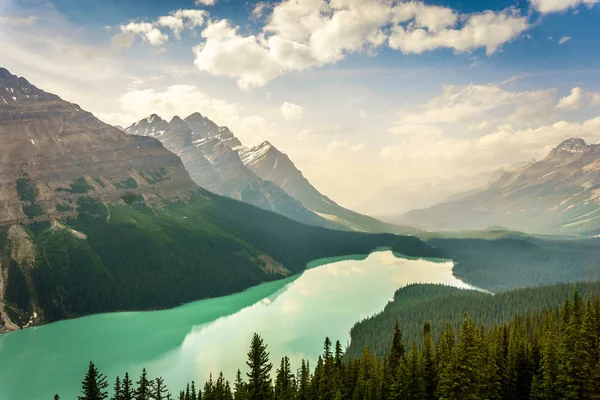 Peyto λίμνη στα καναδικά βραχώδη όρη, Αλμπέρτα, Καναδάς — Φωτογραφία Αρχείου