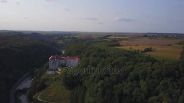 Pieskowa Skala Castle güzel bir ortamda, Krakow, Polonya 