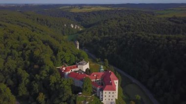 Pieskowa Skala Castle güzel bir ortamda, Krakow, Polonya 