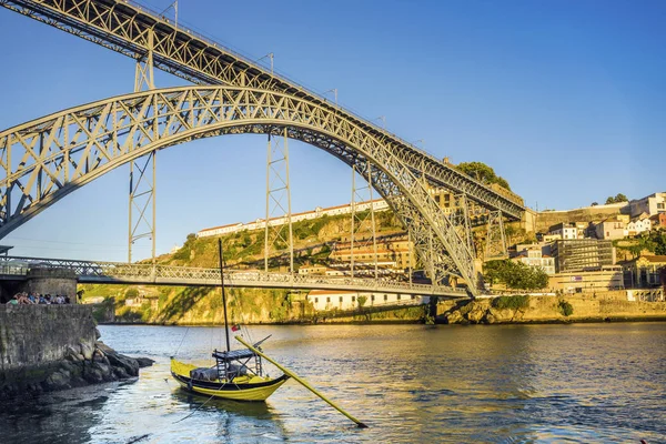 Incredibile città di Porto con il ponte Eiffel, Portogallo — Foto Stock