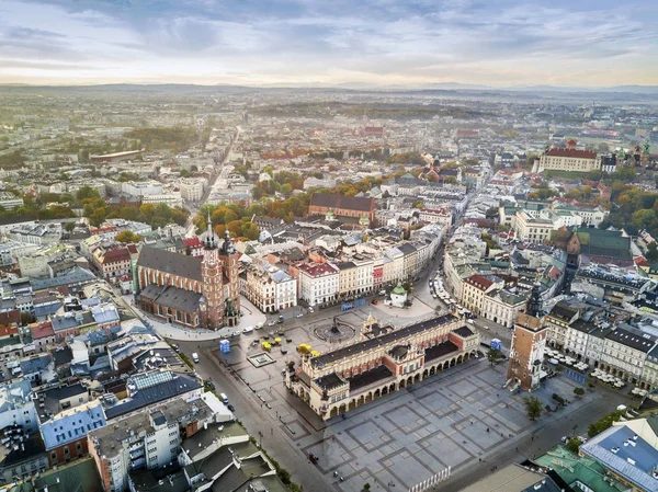 Vackra historiska torget vid soluppgången, Krakow, Polen — Stockfoto