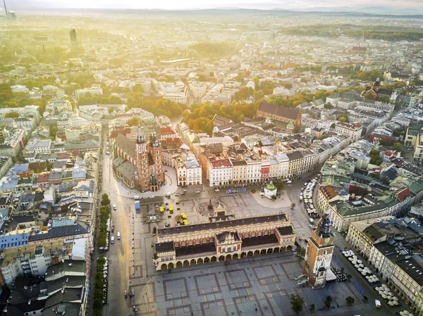 美丽的历史性市场广场在日出，克拉科夫，波兰 — 图库照片