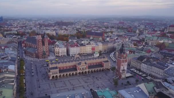 A légi felvétel a Krakkó történelmi piactértől, Lengyelország — Stock videók