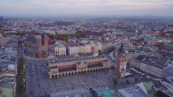 Vista aérea da praça histórica do mercado de Cracóvia, Polónia — Vídeo de Stock