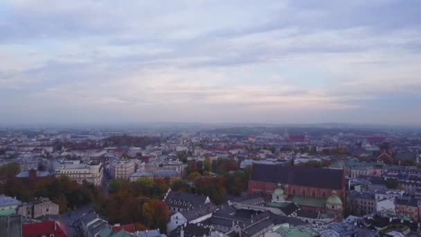 Vista aérea de la histórica plaza del mercado de Cracovia, Polonia — Vídeo de stock
