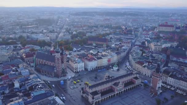 A légi felvétel a Krakkó történelmi piactértől, Lengyelország — Stock videók