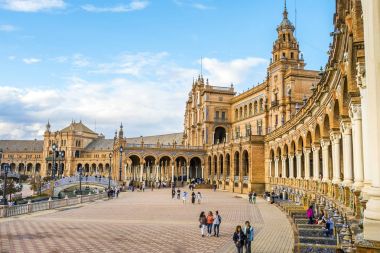 Plaza de Espana ile birçok turist, Sevilla, İspanya
