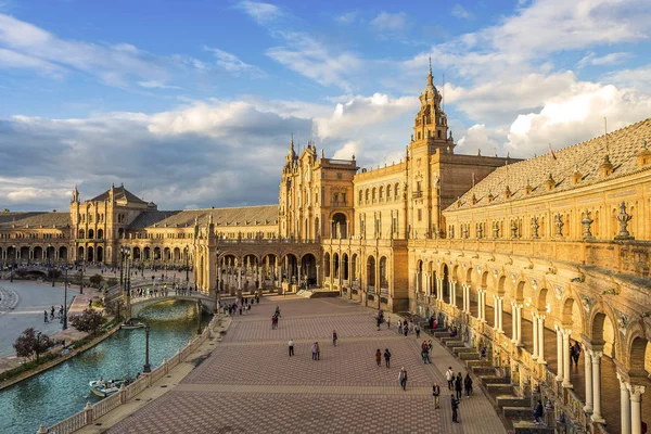Plaza de Espana in med många turist, Sevilla, Spanien — Stockfoto