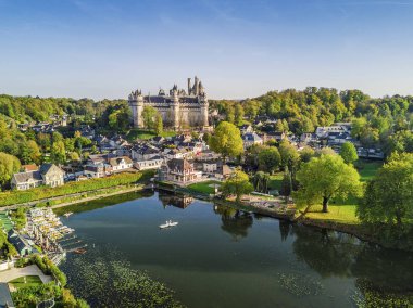 Şaşırtıcı kale Pierrefonds, Fransa