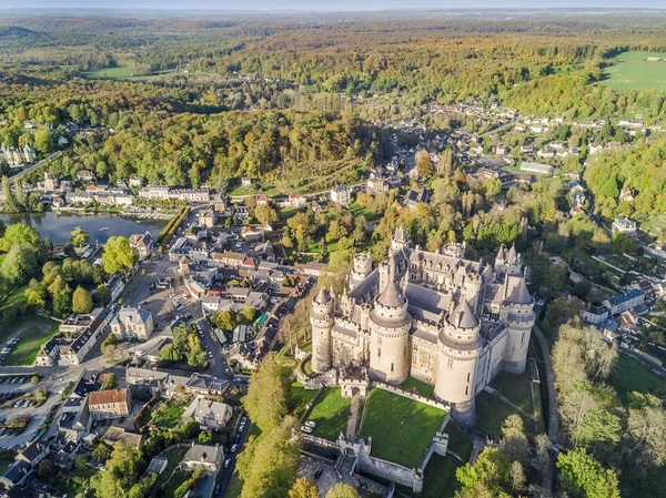Increíble castillo en Pierrefonds, Francia —  Fotos de Stock