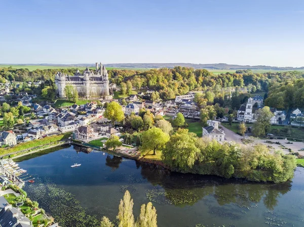 Niesamowite zamku w Pierrefonds, Francja — Zdjęcie stockowe