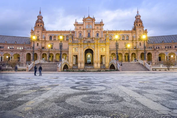 Parte central del edificio en la Plaza de España, Sevilla, España —  Fotos de Stock