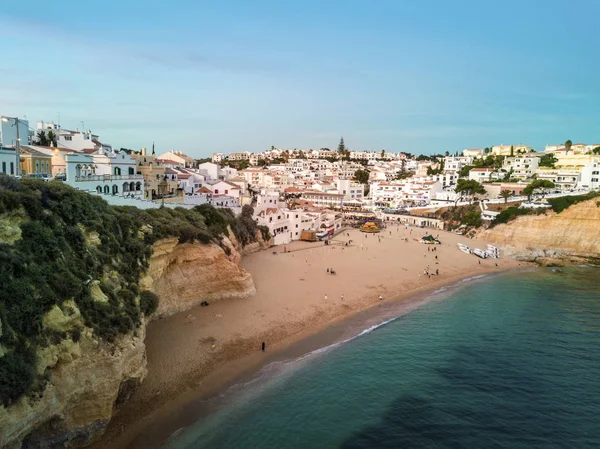 Krásné pláže a útesy v Carvoeiro, Algarve, Portugalsko — Stock fotografie