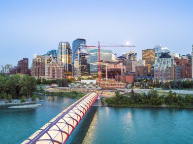 Calgary downtown ile iluminated barış Köprüsü, Alberta, Kanada