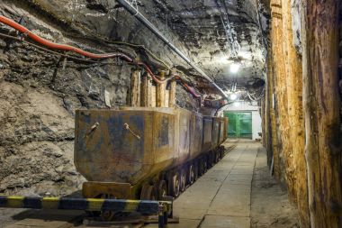 Endüstriyel metal vagon yeraltı Tüneli'nde