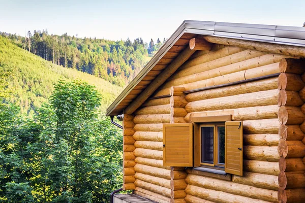 山中の伝統的木造住宅 — ストック写真