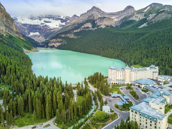 Turquoise Louise Lake in Banff National Park, Alberta, Canada — Stock Photo, Image