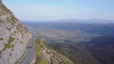 Yol nehir Nervion, Alava, İspanya ile Delika kanyonda