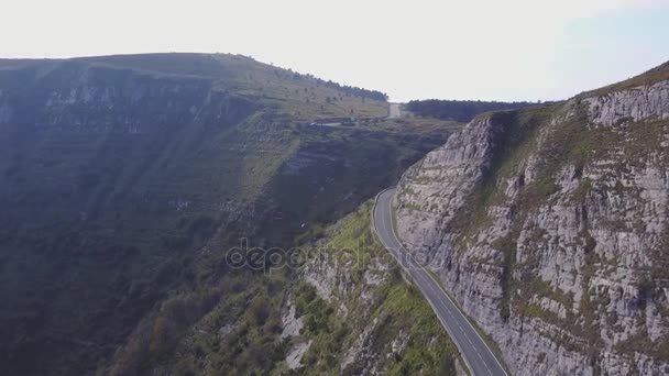 Strada Attraverso Delika Canyon Con Fiume Nervion Alava Spagna — Video Stock