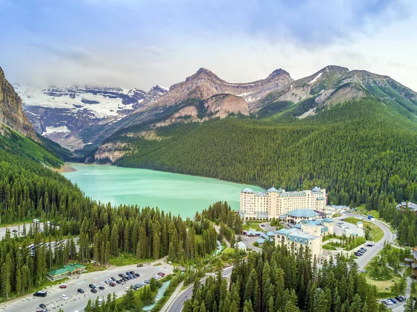 Lago Turquesa Louise em Banff National Park, Alberta, Canadá — Fotografia de Stock