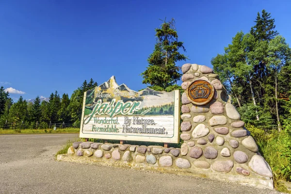Bienvenido a Jasper, señal de bienvenida a la ciudad, Alberta, Canadá — Foto de Stock