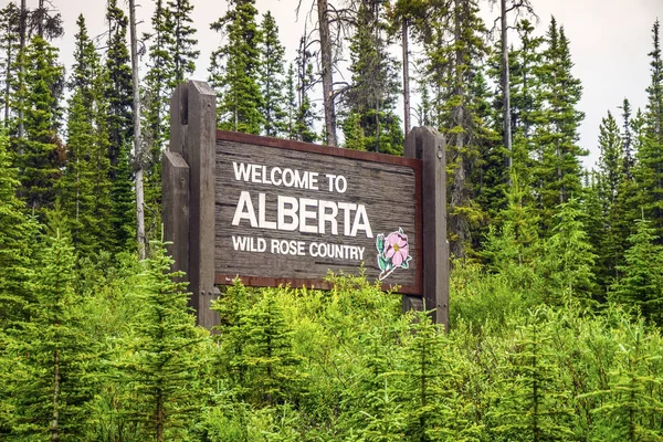 Welkom bij Alberta, verwelkomen teken op het beroemde staat van Canada — Stockfoto