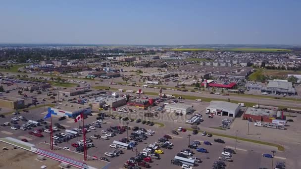 Vista Aerea Del Centro Commerciale Con Traffico Regolare Auto Grande — Video Stock