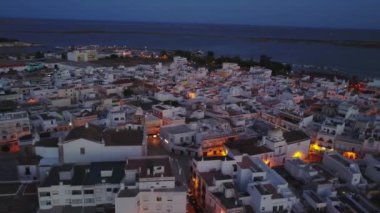Geleneksel Portekiz mimari içinde şehir, Olhao da Restauracao Ria Formosa, Algarve, Portekiz güzelliği yanında
