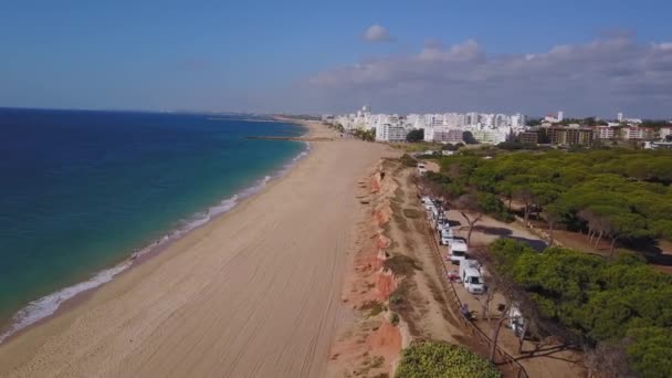 Flygfoto Över Atlanten Strand Och Byggnader Quarteira Algarve Portugal — Stockvideo
