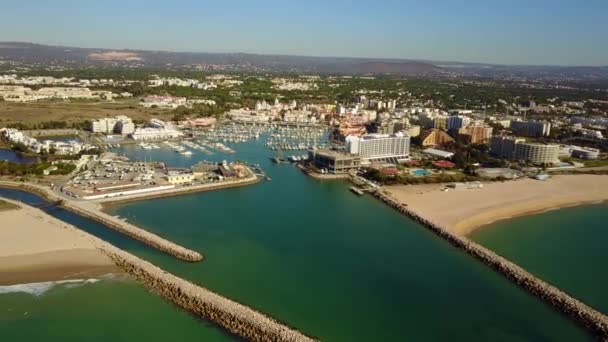 Hermosa Vilamoura Con Puerto Deportivo Playa Arena Ancha Quarteira Algarve — Vídeo de stock