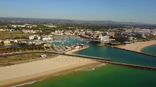 Hermosa Vilamoura Con Puerto Deportivo Playa Arena Ancha Quarteira Algarve — Vídeo de stock