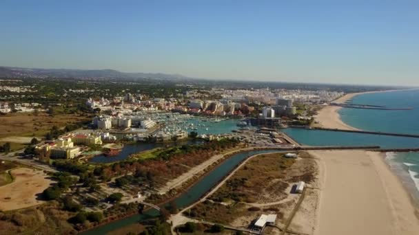 Hermosa Vilamoura Con Puerto Deportivo Playa Arena Ancha Quarteira Algarve — Vídeo de stock