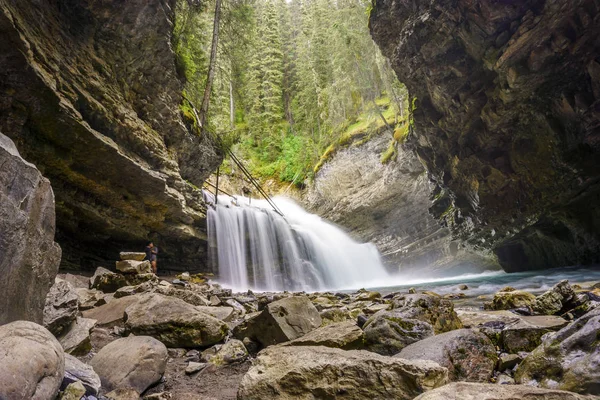 Upper Johnston Waterfalls in Banff National Park, Alberta, Canad — Stock Photo, Image