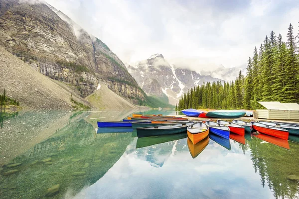 Moraine Lake, Banff National Park, Alberta, Canadá — Fotografia de Stock